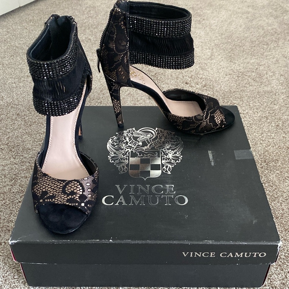 Vince Camuto women’s black heels